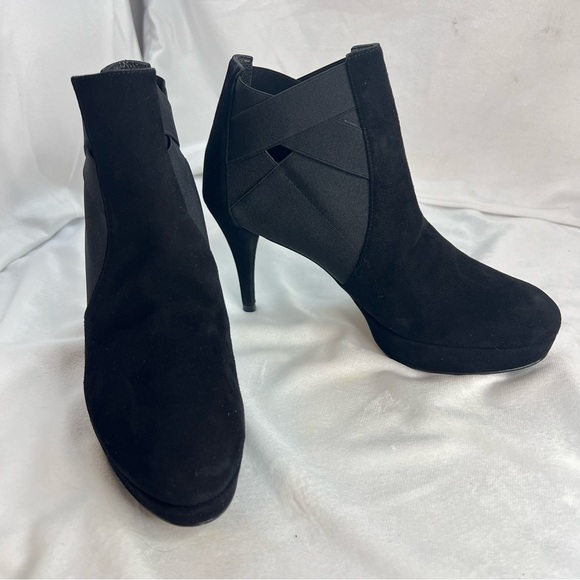 Stuart Weitzman Black Suede Elastic Strap Ankle Bootie Pumps 6M - Picture 3 of 11